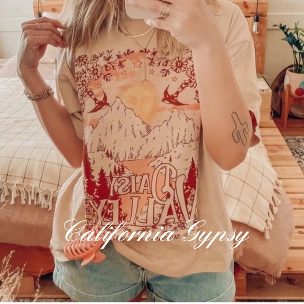 Daisy Valley Sunshine & Happiness Tee - Picture 1 of 13
